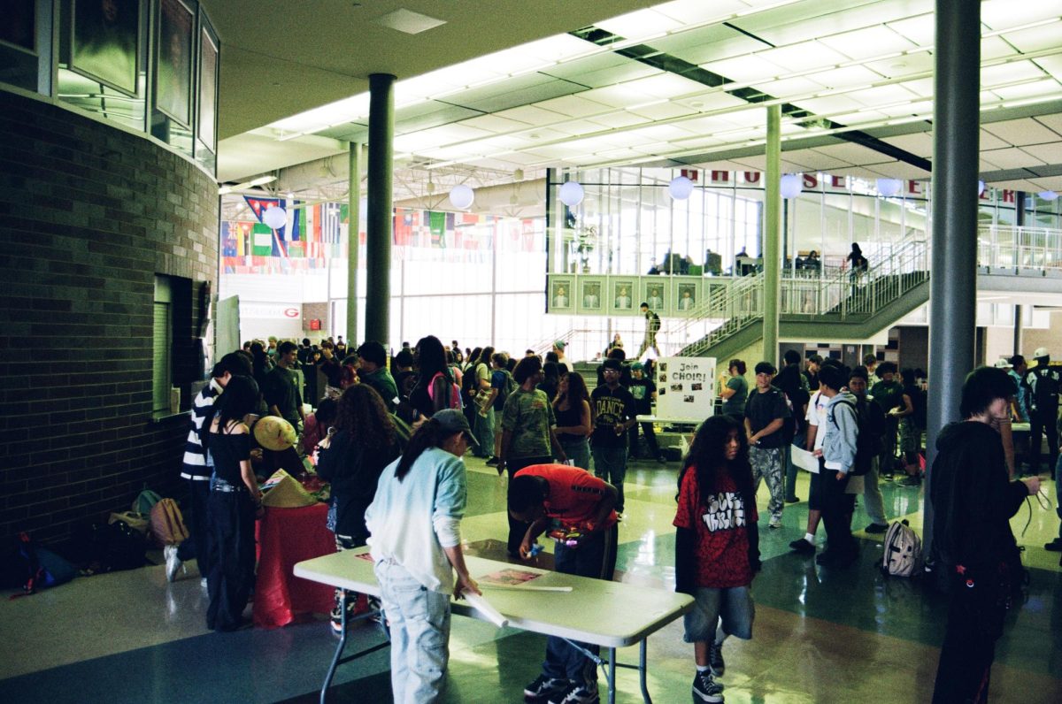 Hundreds of student participated in Club rush. Imagine taken with Kodak Gold 200 film. (PC: Dimitri Marty/TCT)