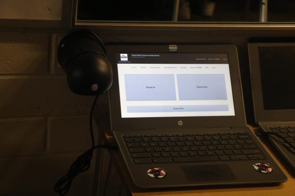 Lancers question the effectiveness of Attendance Kiosks (PC: Oscar Gonzalez/TCT)